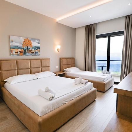 Hotel Roalb Radhimë 外观 照片