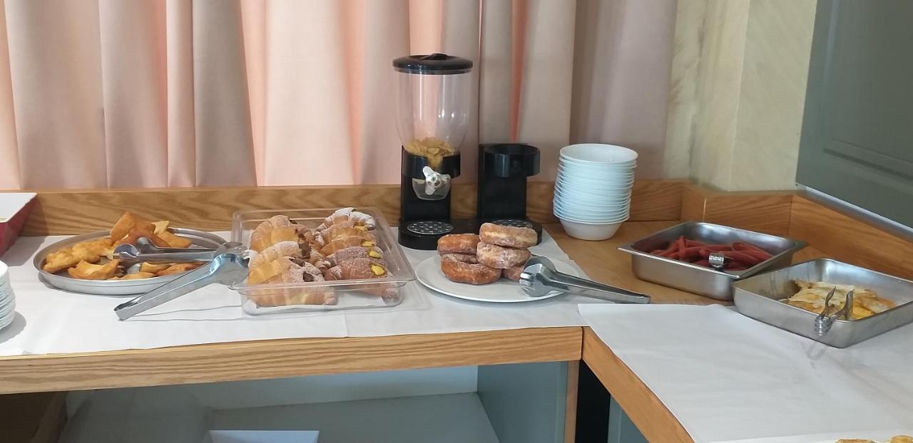 Hotel Roalb Radhimë 外观 照片