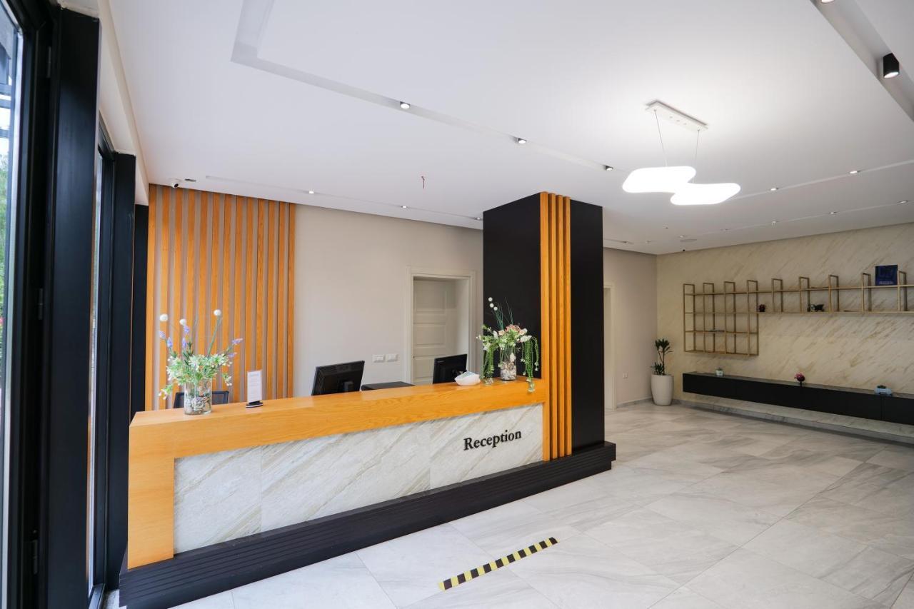 Hotel Roalb Radhimë 外观 照片