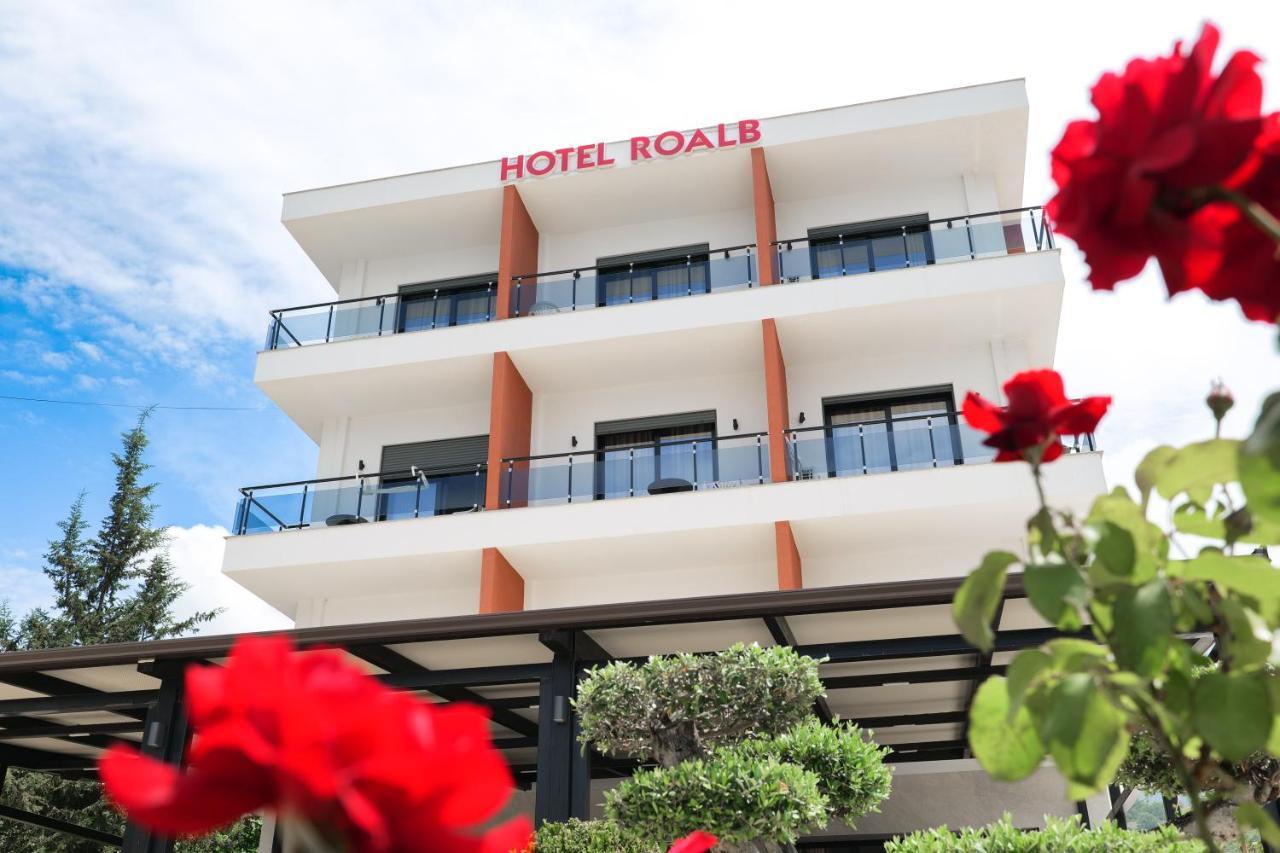 Hotel Roalb Radhimë 外观 照片