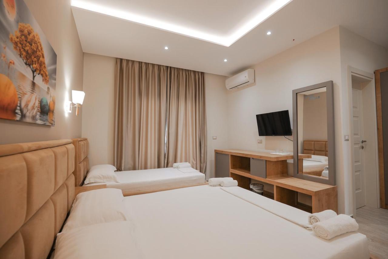 Hotel Roalb Radhimë 外观 照片