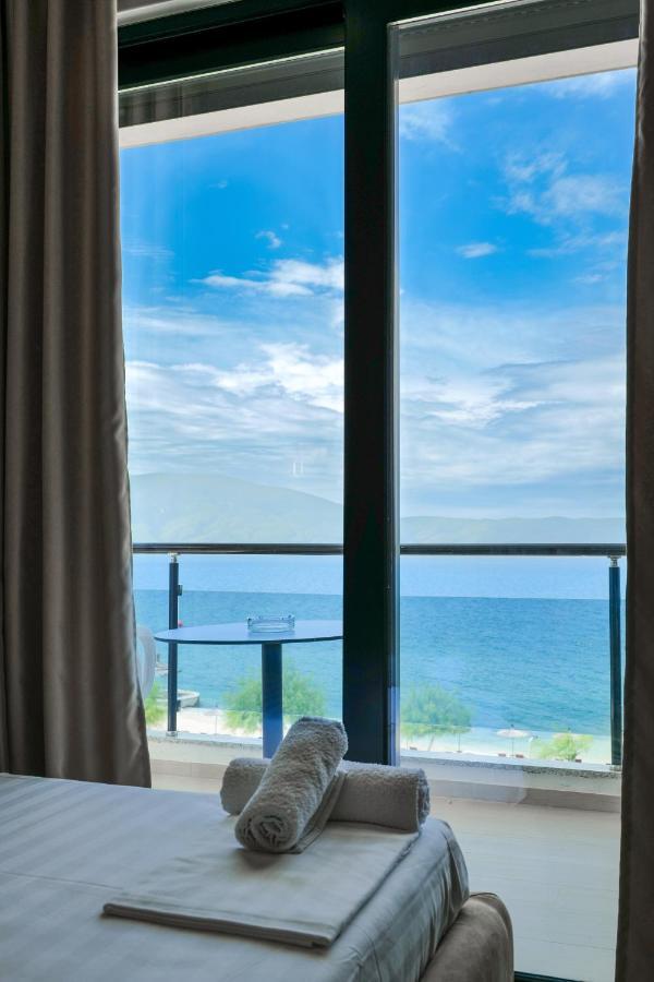Hotel Roalb Radhimë 外观 照片