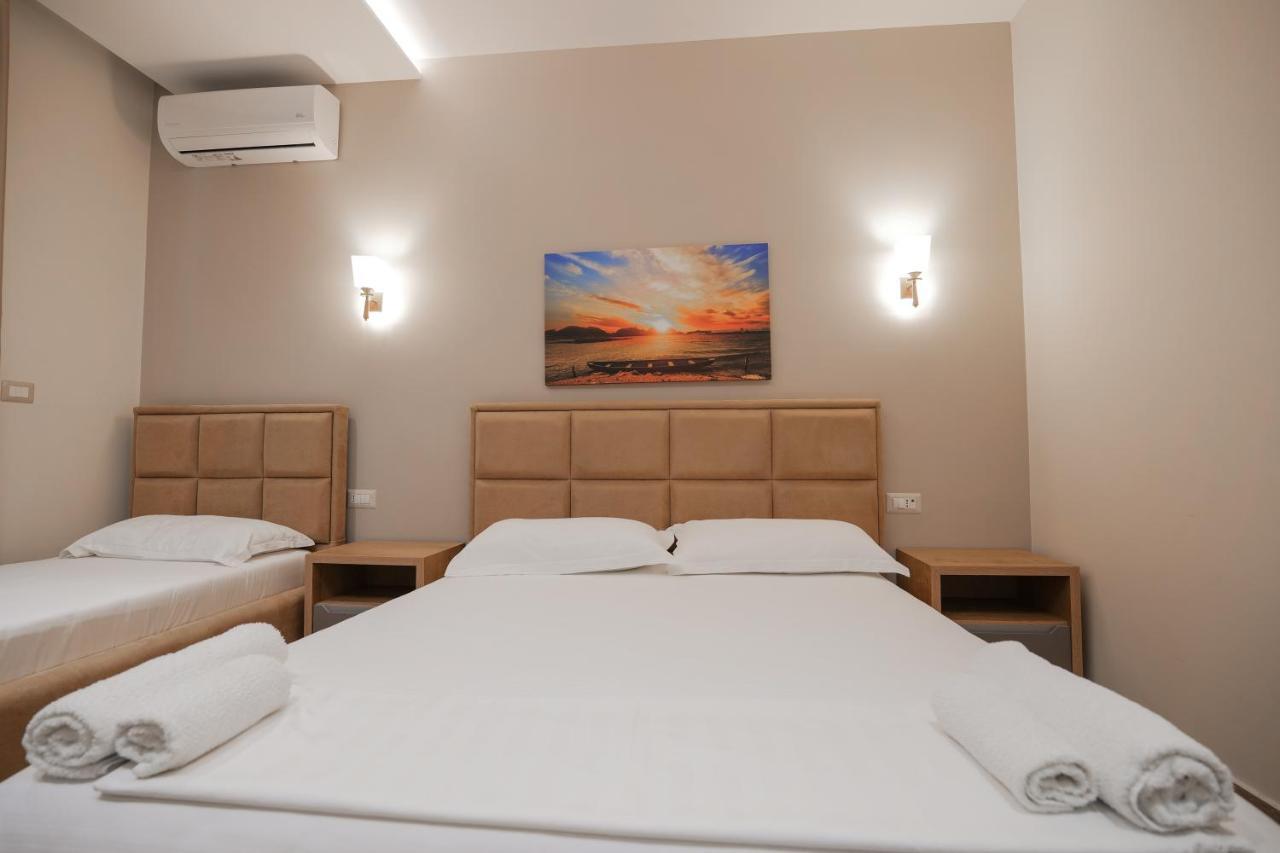 Hotel Roalb Radhimë 外观 照片