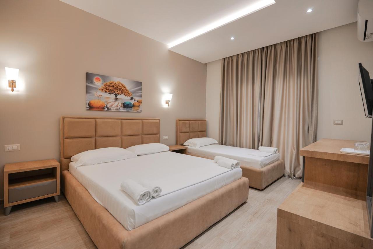 Hotel Roalb Radhimë 外观 照片