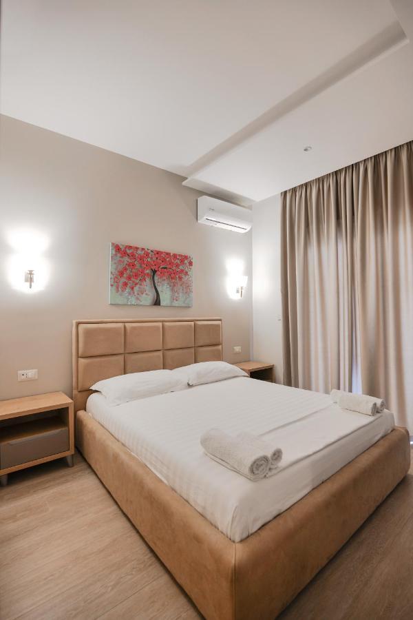 Hotel Roalb Radhimë 外观 照片