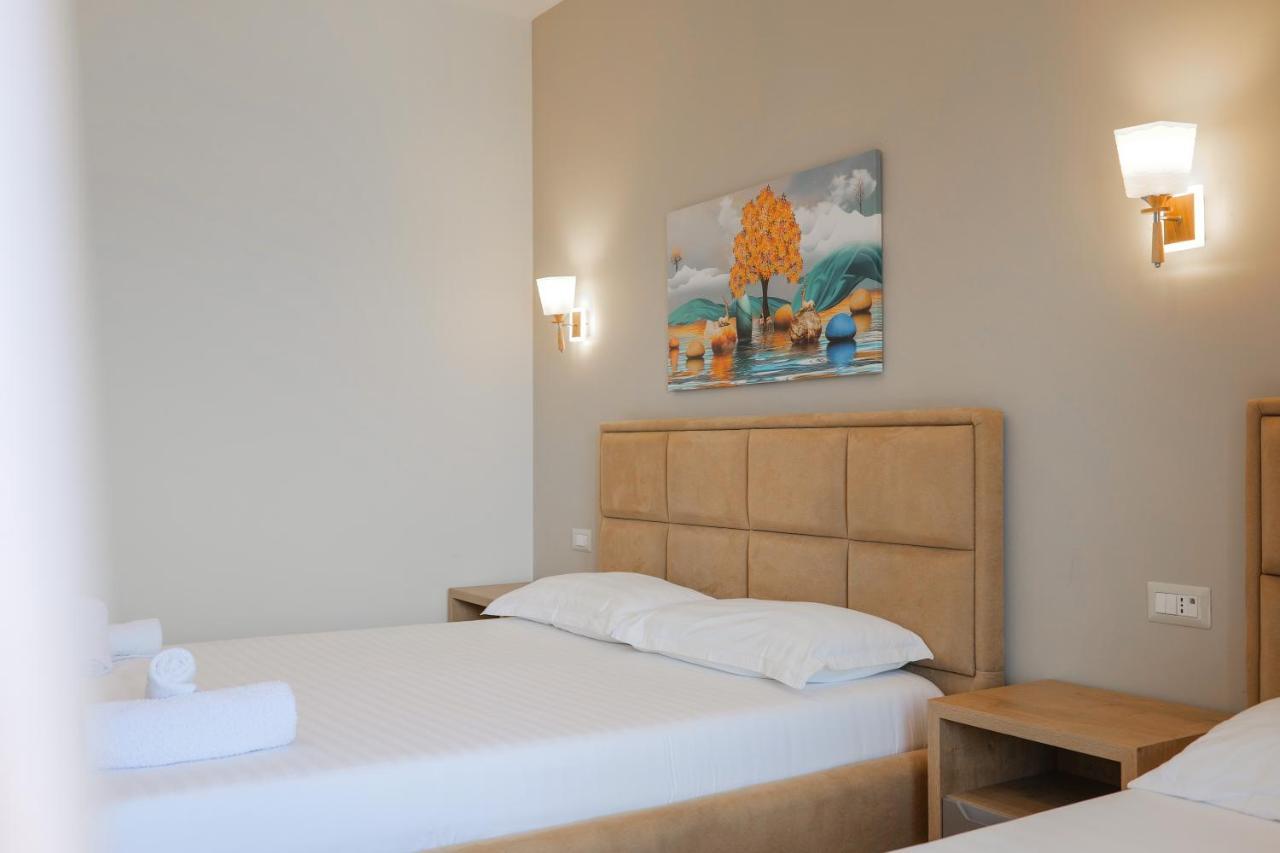 Hotel Roalb Radhimë 外观 照片