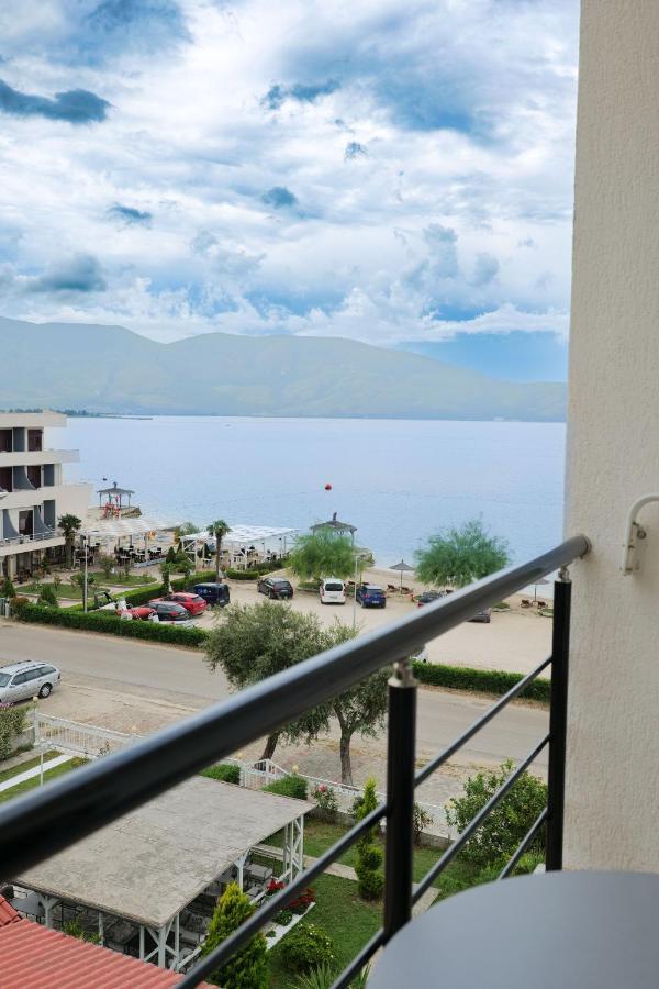 Hotel Roalb Radhimë 外观 照片