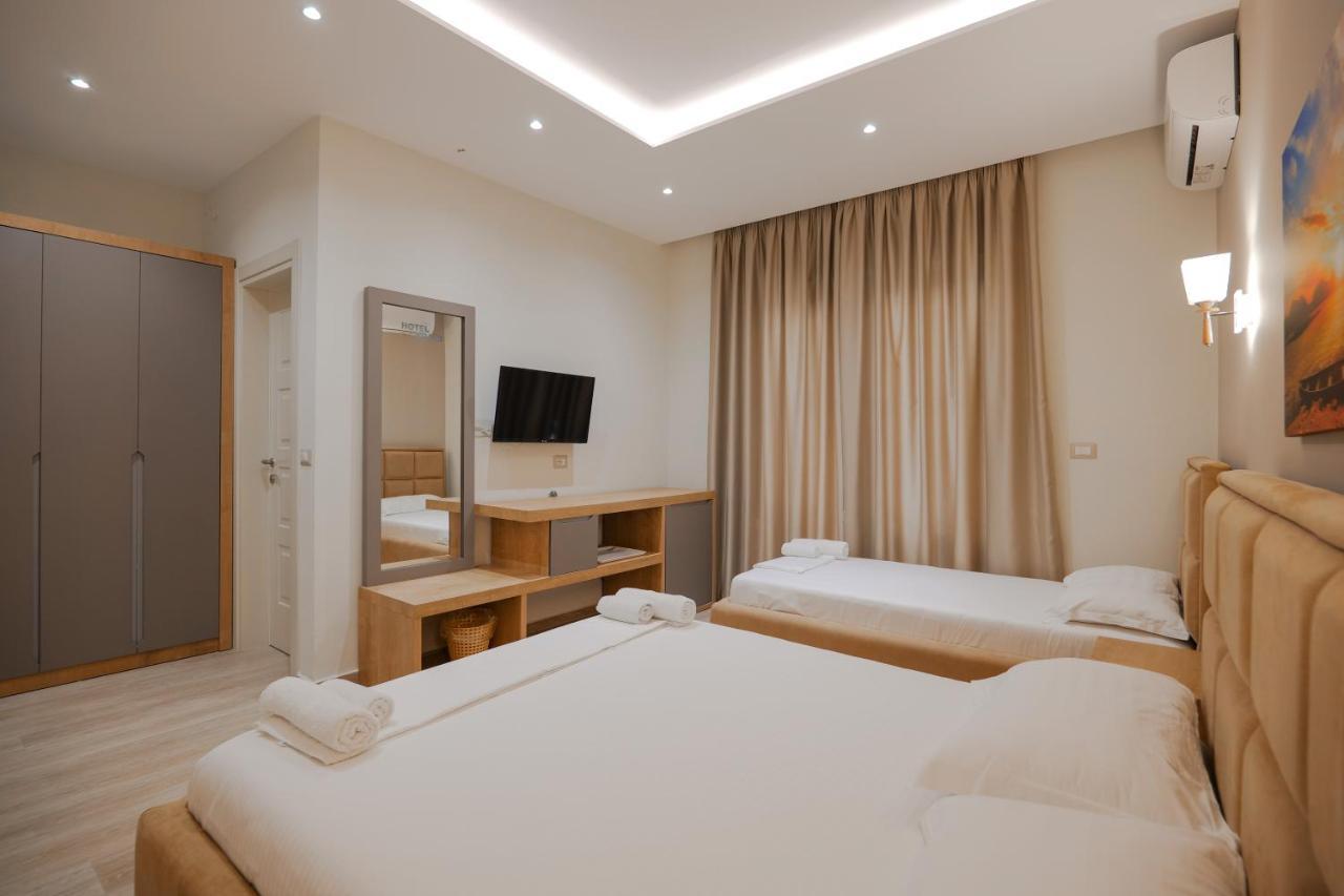 Hotel Roalb Radhimë 外观 照片