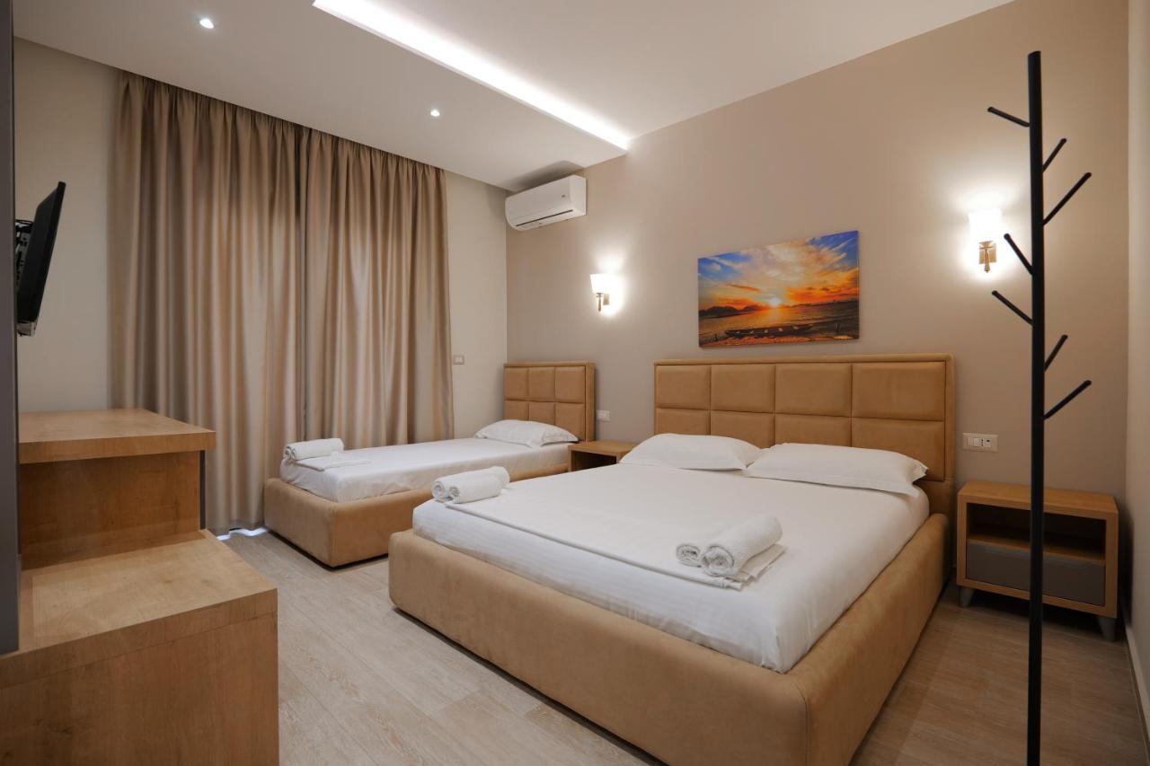 Hotel Roalb Radhimë 外观 照片