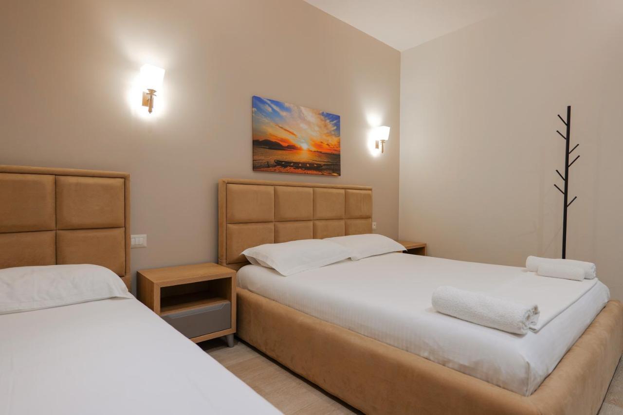 Hotel Roalb Radhimë 外观 照片