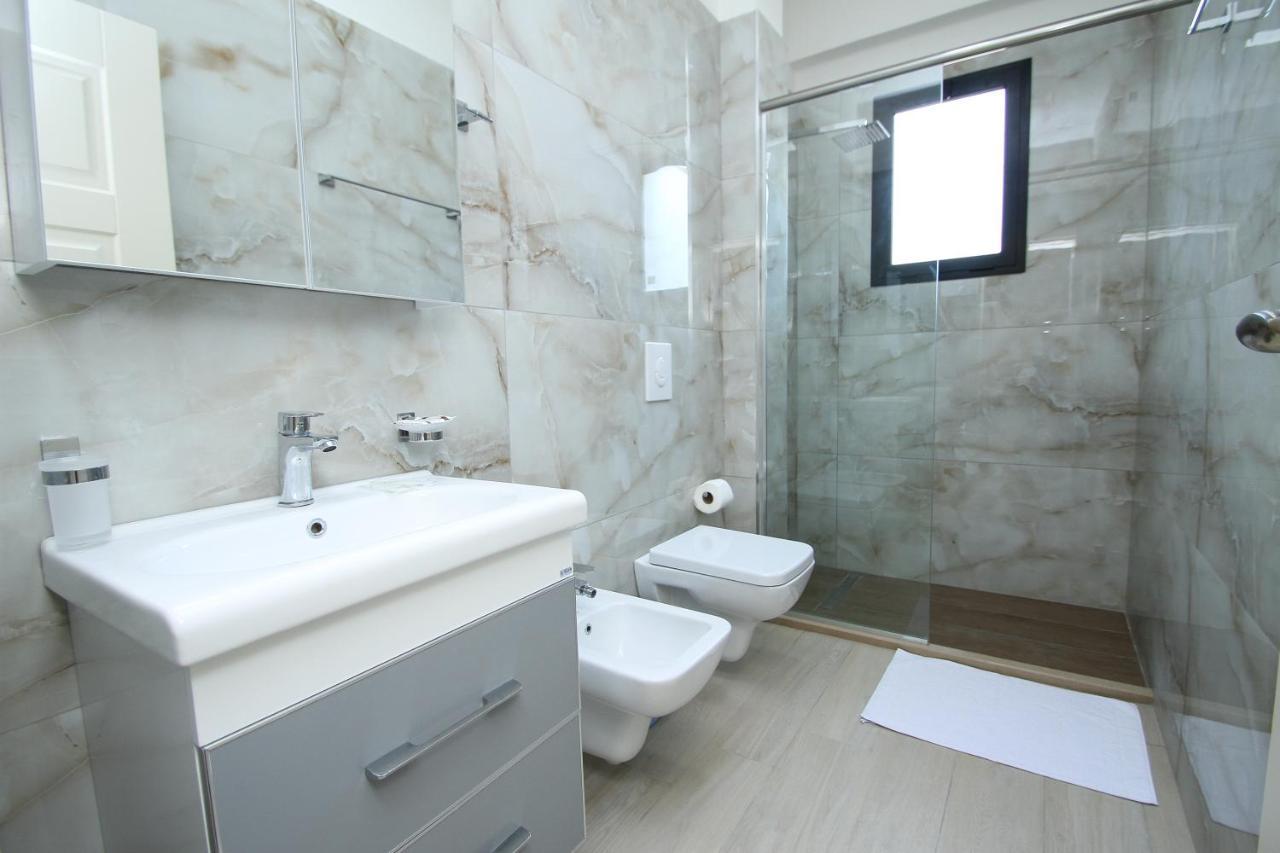 Hotel Roalb Radhimë 外观 照片