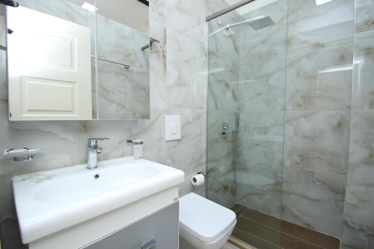 Hotel Roalb Radhimë 外观 照片